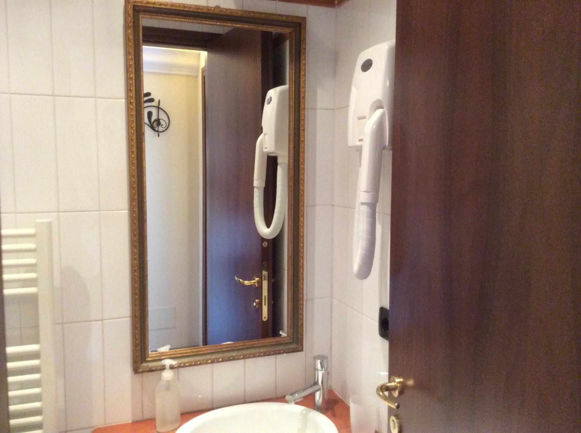 Hotel Al Sanpietrino Rome Room photo
